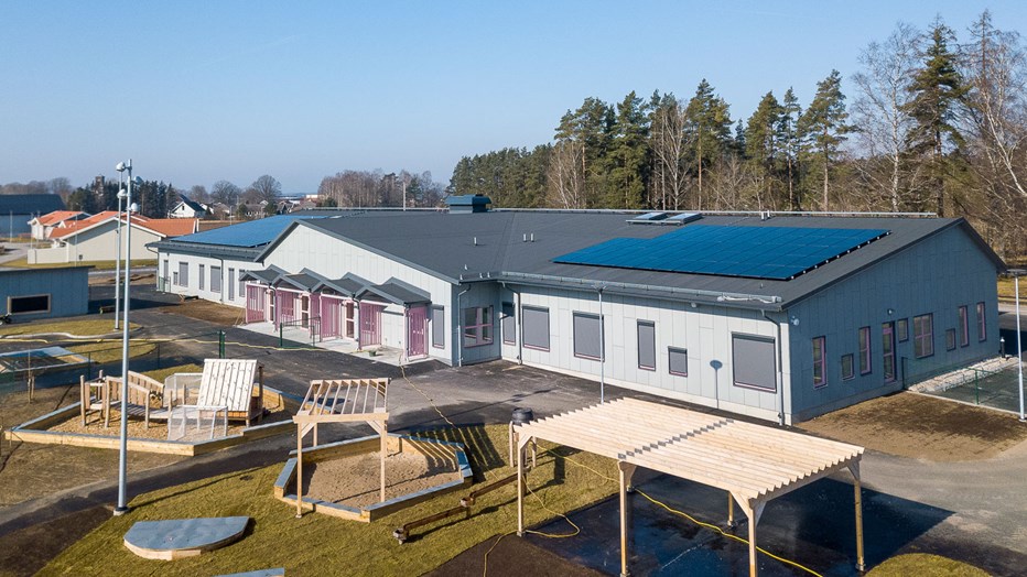 I Vårgårda byggdes modell B vilket är Skanskas stora enplansförskola på 1 286 kvadratmeter. 