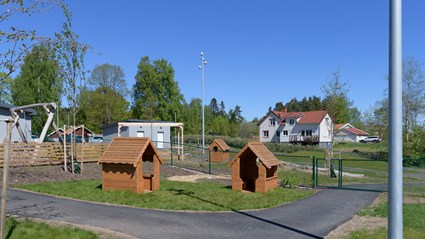 Här lockas barnen till lek och bus.