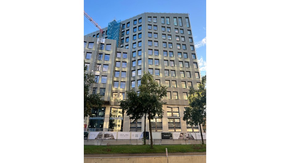 Gröna zinkplattor på kontorshuset Olivin i Stockholm.