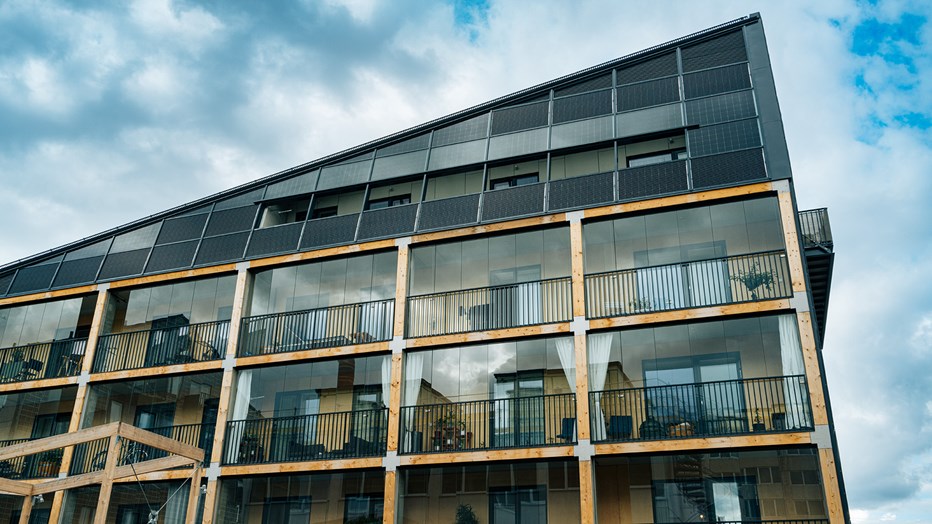 Indragna balkonger anses vara bättre ur energisynpunkt. Balkongerna har dessutom glasats in. Indragna balkonger anses vara bättre ur energisynpunkt. Balkongerna har dessutom glasats in.