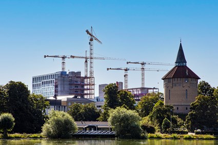 Sjukhusområdet ligger mitt i staden med närhet till kommunikationer, stadsmiljö och gröna ytor. Foto Charlotte Carlberg Barg