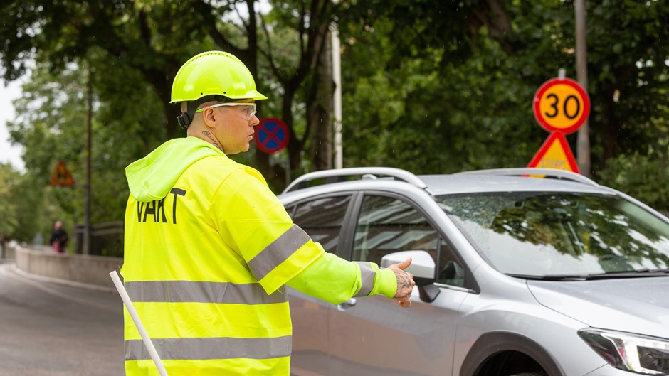 Chippen Ceccon, från Samhall, här som  flaggvakt åt Skanska.