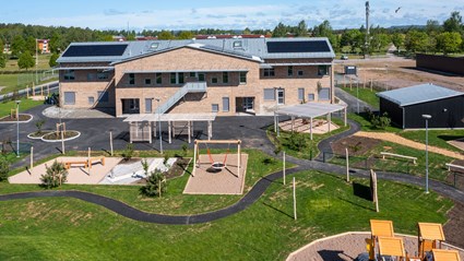 The outside environment invites the children to play and be active.