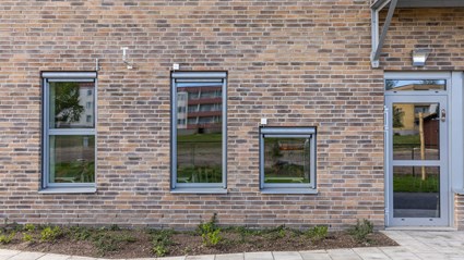The pre-school's exposed location, close to the lake Vättern, is the reason why brick was chosen instead of the standardized wooden facade.