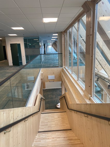 In the office section of the building there are about 600 workplaces.