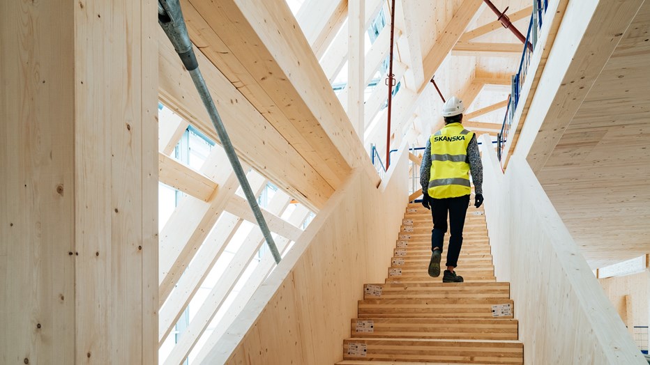 Växjö station and town hall was a partnering project between Skanska and the client Vöfab. This means common goals for finance, communication and organization. Växjö station and town hall was a partnering project between Skanska and the client Vöfab. This means common goals for finance, communication and organization.