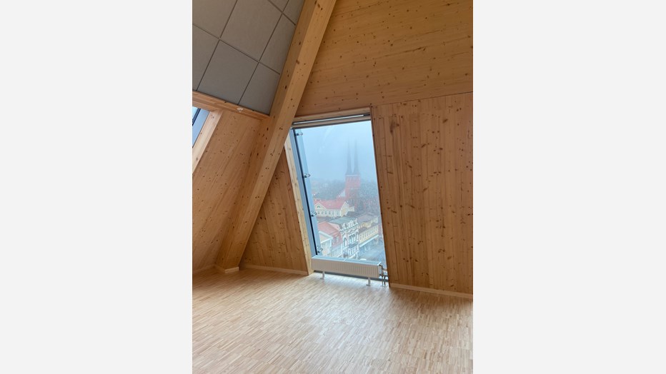Building high constructions of wood involves some challenges. Building high constructions of wood involves some challenges.