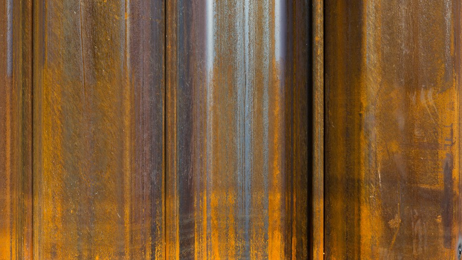 The river edge protection protects against high water levels. The river edge protection protects against high water levels.