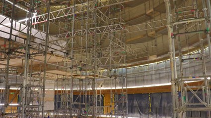 Visitors are welcome to the city library during the renovation, but have to accept scaffolding that stretches to the ceiling of the 24-meter-high rotunda.