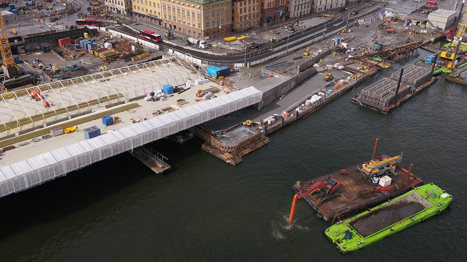 Vy över brofästet mot Gamla stan.