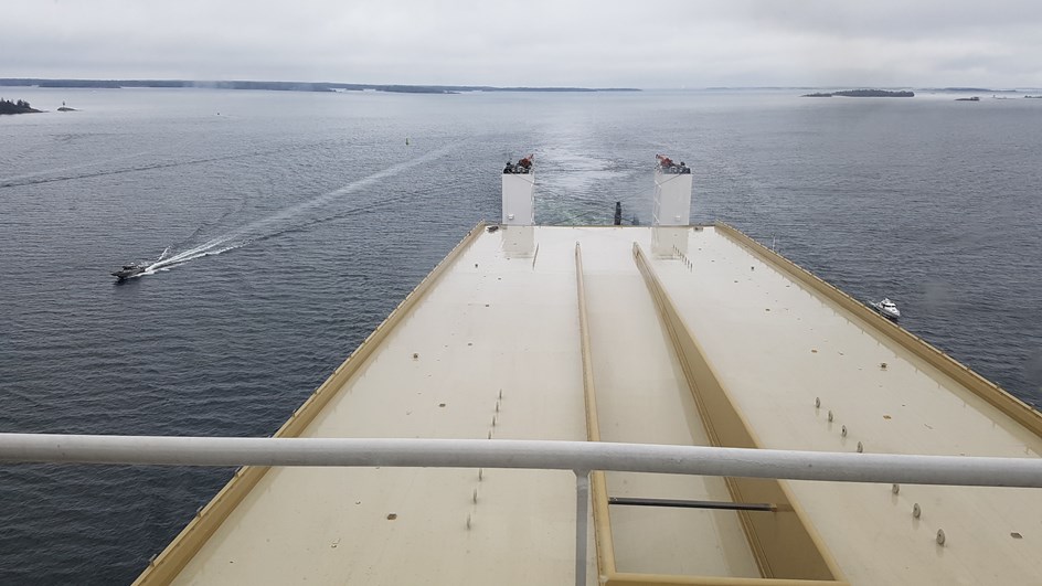 Den gyllene bron på sin båtfärd genom Stockholms skärgård 11 mars 2020.