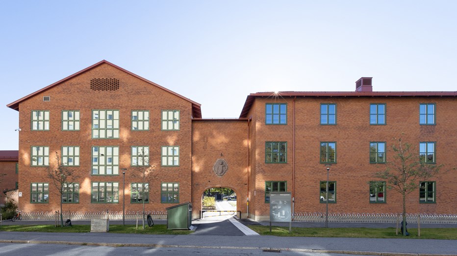 Skanska har genomfört en om-, till- och nybyggnad av Hästhagsskolan. Hästhagsskolans har totalrenoverats och byggts till.