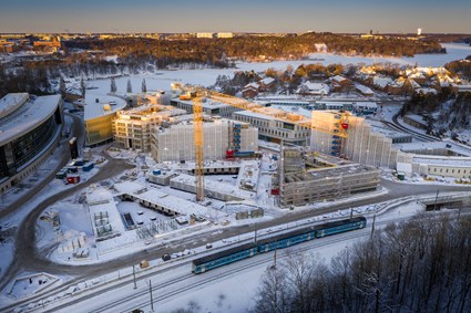 Hus 4 och hus 2 var färdiga för inflyttning i mars 2021. Hus 1 stod färdigt året efter, i mars 2022.