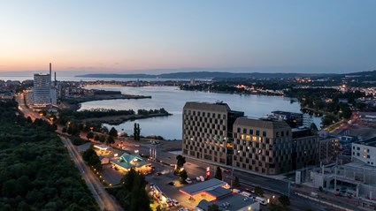 Fastigheten Dialogen är Jordbruksverkets och Skogsstyrelsens huvudkvarter i Jönköping med plats för 900 personer.