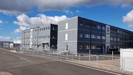 På grund av den stora platsbrist som råder har Kriminalvården haft ett stort behov av att utöka platserna på nio av sina anstalter och häkten.
