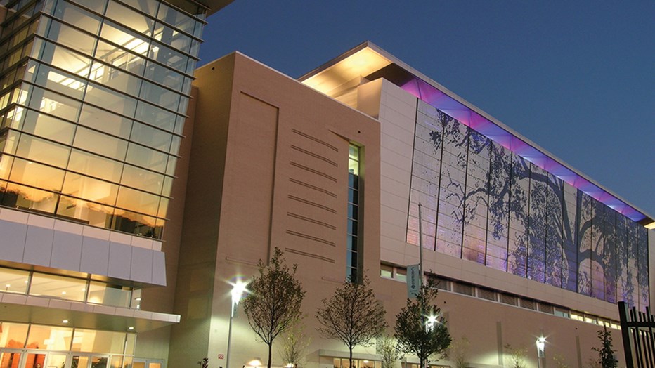 The City of Raleigh and Wake County desired a premier civic hospitality facility to draw tourism to the region. Skanska constructed the LEED Silver Certified convention center that is estimated to host more than 400,000 visitors per year.