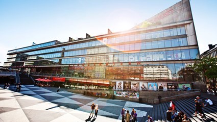 Att projektet ligger mitt i centrala Stockholm är en logistisk utmaning.