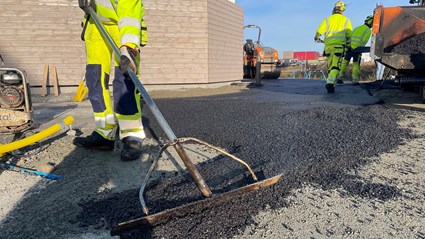 I Asfalt Zero har det fossila bindemedlet ersatts med tallolja, en restprodukt från pappersindustrin.