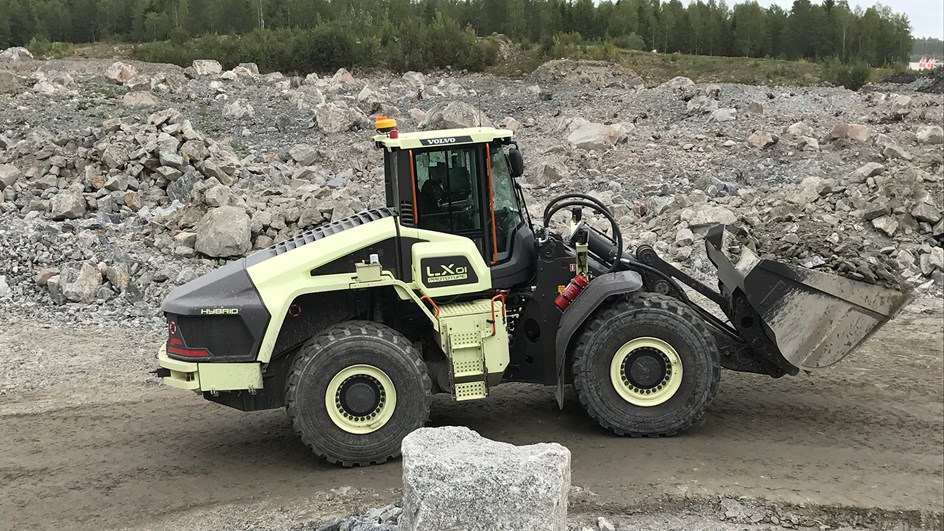 Eldriven hjullastare HX1 på Electric site sedd från sidan
