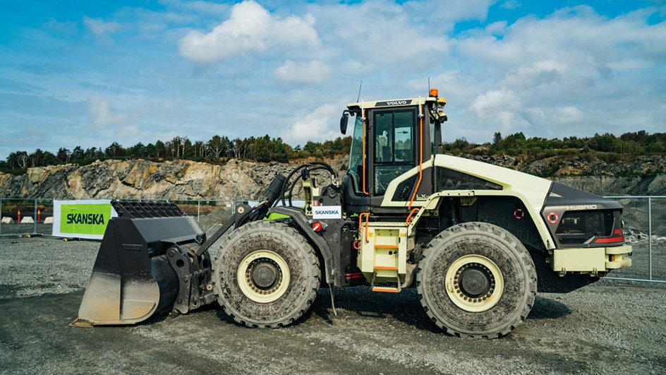 Hybridhjullastare på Electric site sedd från sidan