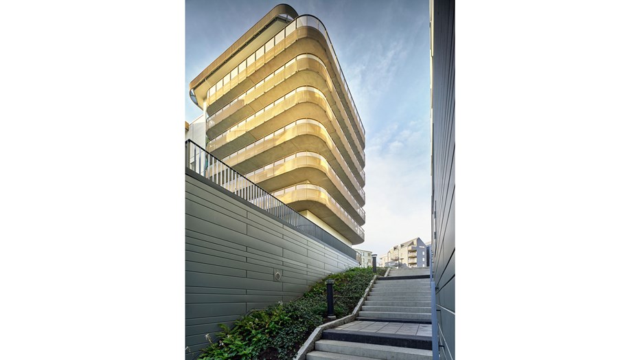 Urbani består av tre hus med 131 bostadsrätter. Urbani består av tre hus med 131 bostadsrätter.