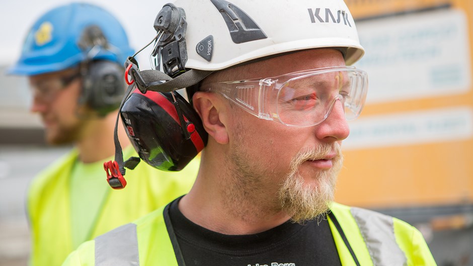 Sprängarbasen Johan Lindqvist tar det lugnt och försiktigt för att lära känna berget. Sthlm New, Stockholm.