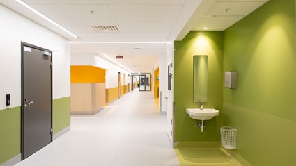 Energianvändningen är låg och Locum använder uteslutande miljömärkt el i den nya byggnaden. Foto Anders Bobert