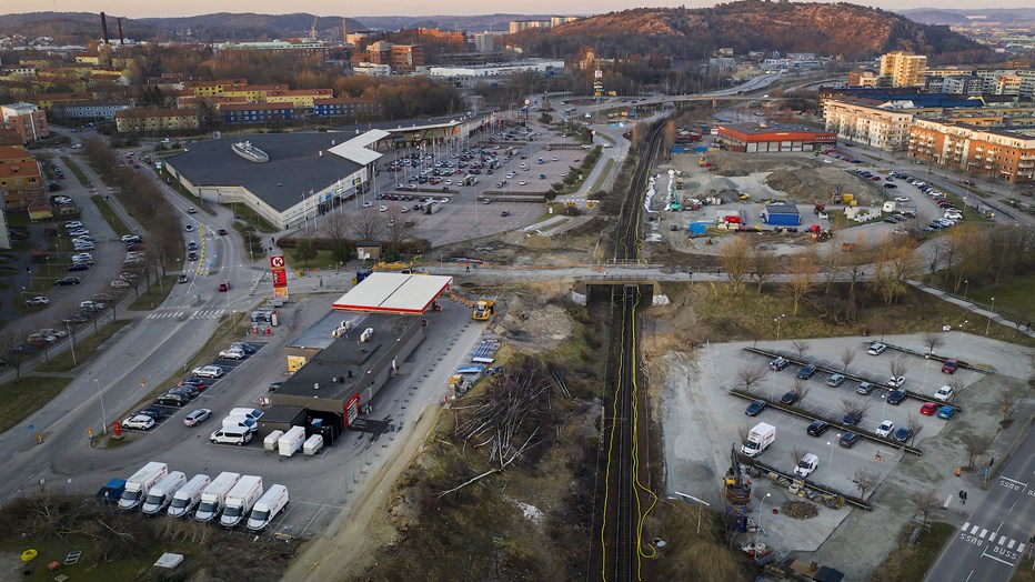 Skanska is building a new double track for Hamnbanan. Skanska is building a new double track for Hamnbanan.