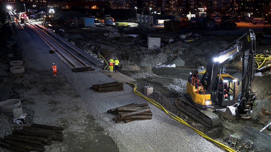 During the Easter weekend, we connected the temporary tracks that will be used by the trains while Hamnbanan is being built. During the Easter weekend, we connected the temporary tracks that will be used by the trains while Hamnbanan is being built.