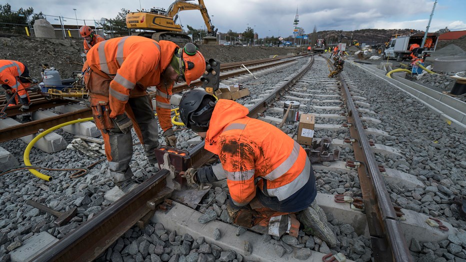 Our assignment includes 4,000 meters of new rail. Our assignment includes 4,000 meters of new rail.