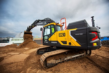 Volvo Construction Equipments nya helelektriska grävmaskin EC230 ska minska utsläppen av CO2.