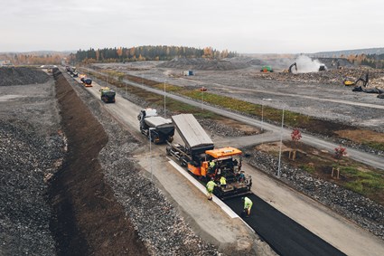 Parallellt med projekteringen i Fas 1 togs även ett hållbarhetsprogram fram med fokus på tre hållbarhetsaspekter; ekonomisk, ekologisk och social.