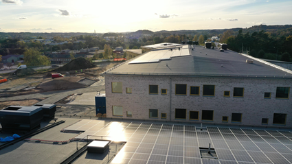 Precis intill skolan så bygger vi också två idrottshallar.