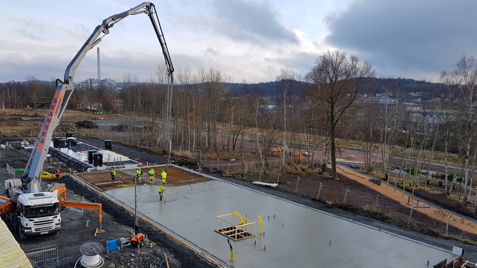 Vi använde Skanskas betong med lägre klimatpåverkan under gjutningen vilket reducerade koldioxidutsläppen med 40 procent.  Vi använde Skanskas betong med lägre klimatpåverkan under gjutningen vilket reducerade koldioxidutsläppen med 40 procent.