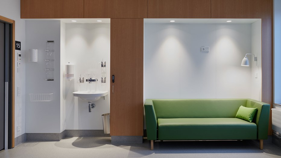 Både patienter och anhöriga ska känna sig trygga i sjukhusmiljön. Foto: Bert Leandersson.  Både patienter och anhöriga ska känna sig trygga i sjukhusmiljön. Foto: Bert Leandersson.