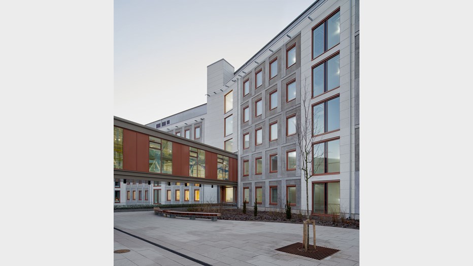 Fönsterna skapar ett härligt ljusinsläpp. Foto: Bert Leandersson Fönsterna skapar ett härligt ljusinsläpp. Foto: Bert Leandersson