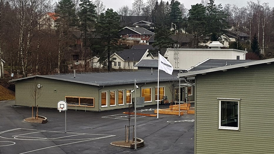Vi byggde bort alla otrygga områden på den nya skolgården. Vi byggde bort alla otrygga områden på den nya skolgården.