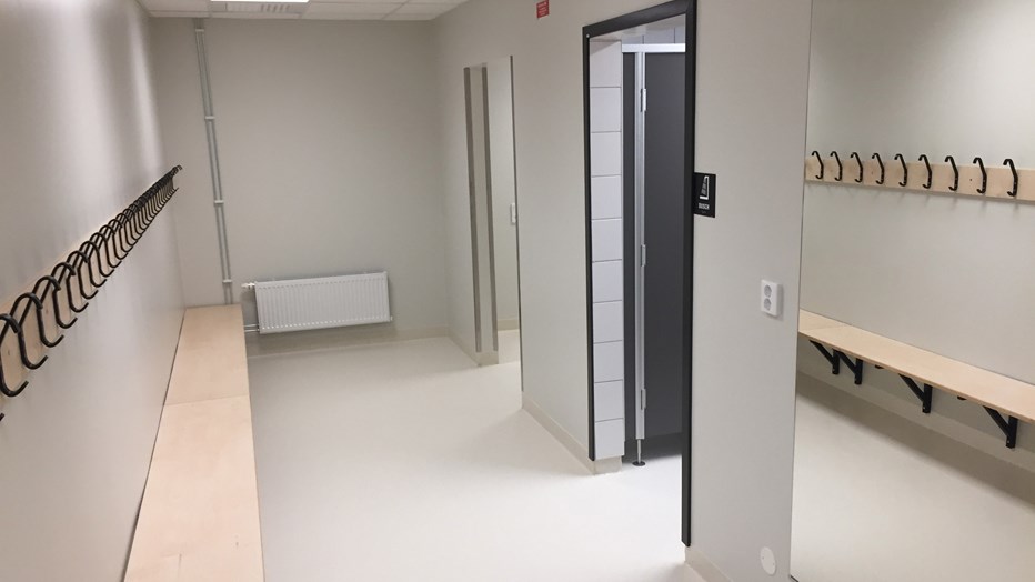 Idrottshallen har bland annat försetts med en 184 kvadratmeter stor solcellsanläggning på taket och uppvärmning sker genom fjärrvärme. Idrottshallen har bland annat försetts med en 184 kvadratmeter stor solcellsanläggning på taket och uppvärmning sker genom fjärrvärme.
