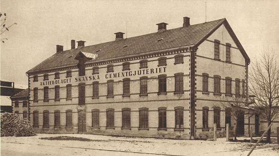 År 1915 innehöll den här byggnaden verkstad och tillverkning av allehanda produkter i cement och betong. År 1915 innehöll den här byggnaden verkstad och tillverkning av allehanda produkter i cement och betong.