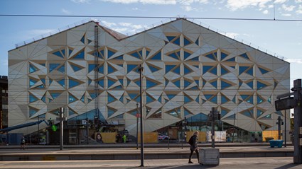 Byggnaden uppfyller både LEED Platinum och mörkgrön nivå enligt Skanskas egen Gröna karta.