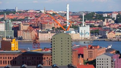 Välkommen till Dockan, ett grönt och hållbart kvarter vid hamninloppet till Göteborg. Det gröna höghuset är ett nytt landmärke på Hisingen.