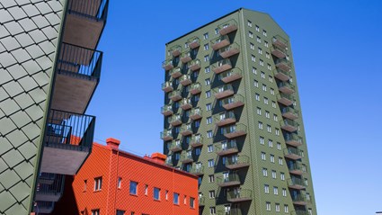 I Dockan ryms utöver bostäder också en förskola och en grönskande innergård med smart dagvattensystem som motverkar översvämning. 
