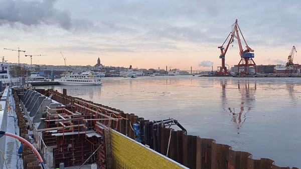 I Göteborg arbetar Skanska med att rusta upp Packhuskajen.